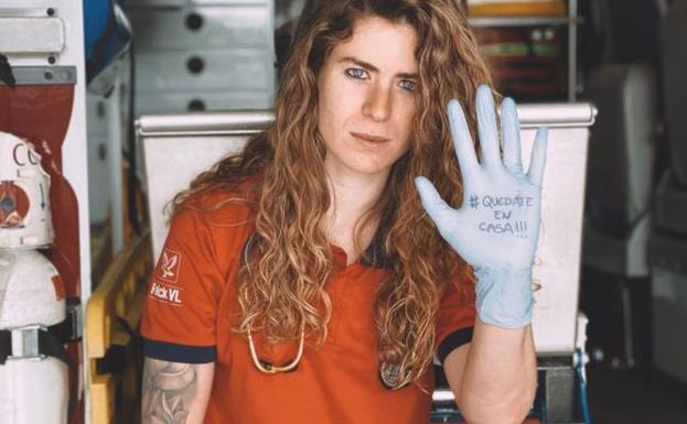 La riojana Ana Sáenz de Pipaón, de los campos de fútbol a la ambulancia
